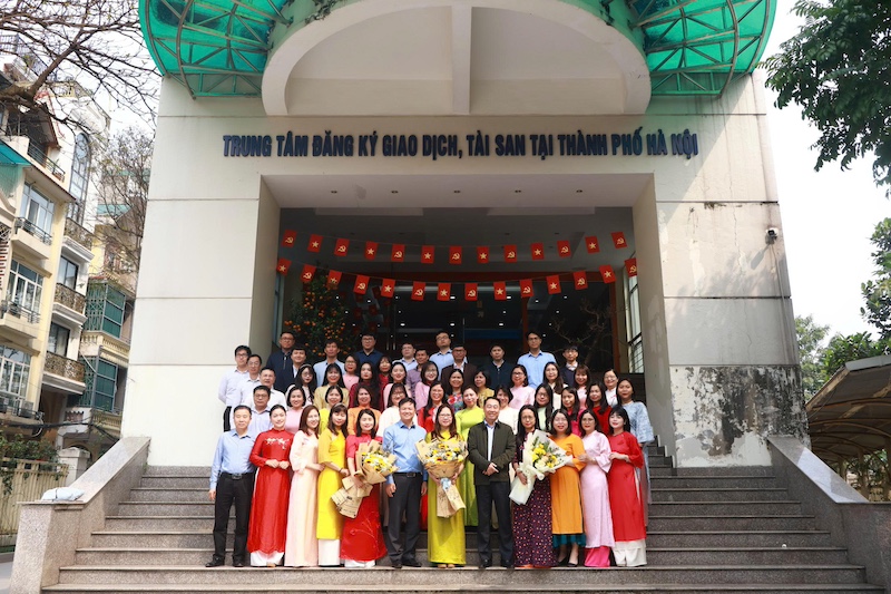 Duyên dáng tà áo dài phụ nữ Bộ Tư pháp